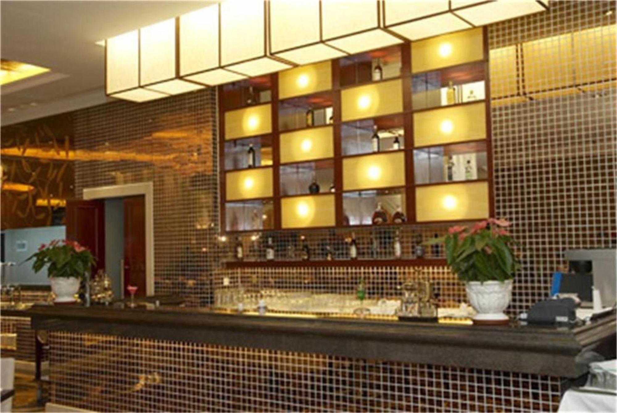 Royal Century Hotel Shenzhen Bagian luar foto