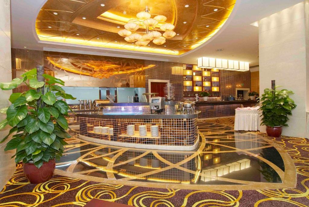 Royal Century Hotel Shenzhen Bagian luar foto
