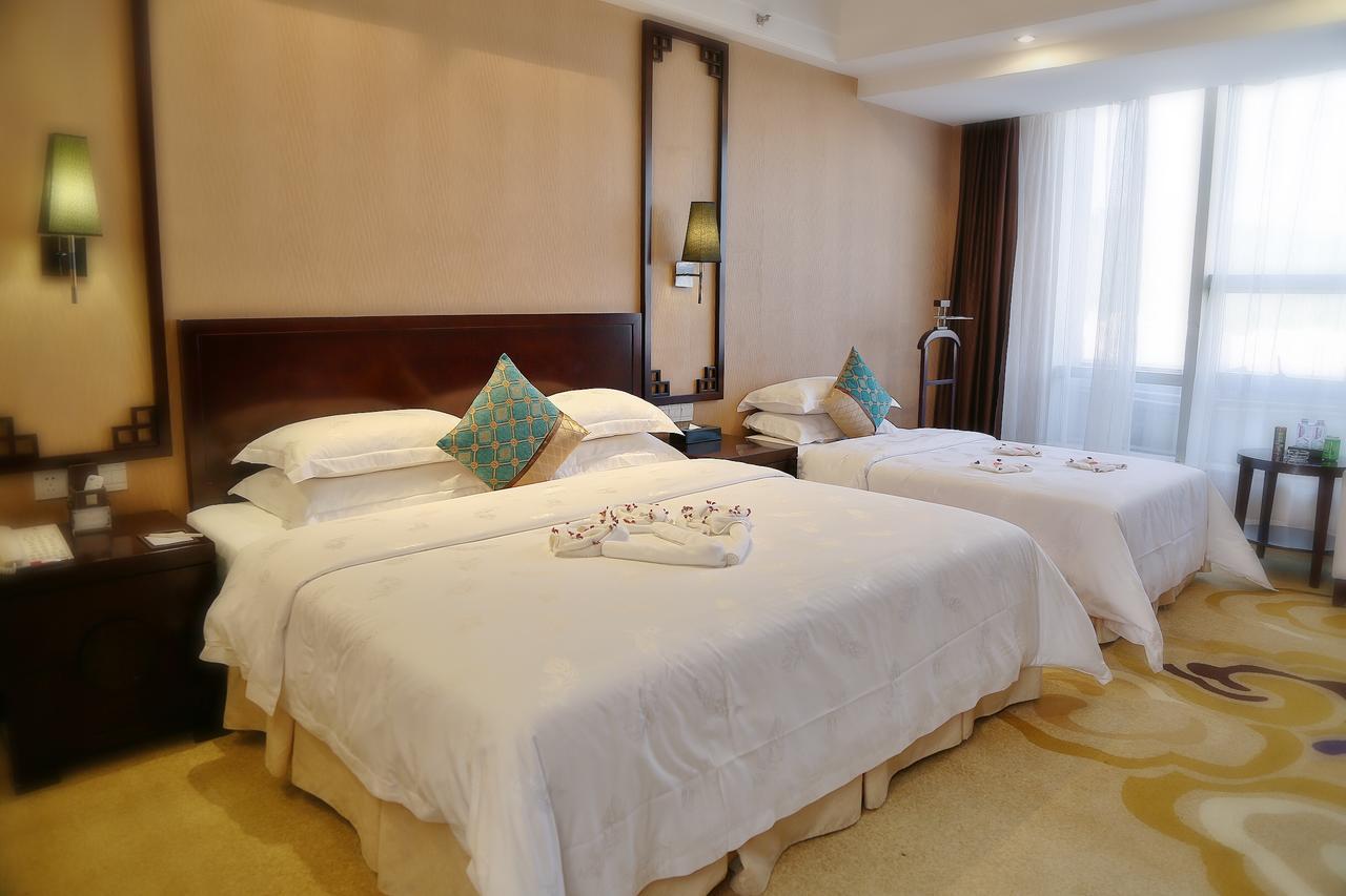 Royal Century Hotel Shenzhen Bagian luar foto