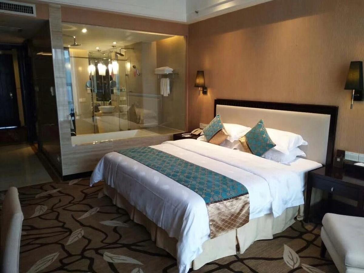 Royal Century Hotel Shenzhen Bagian luar foto