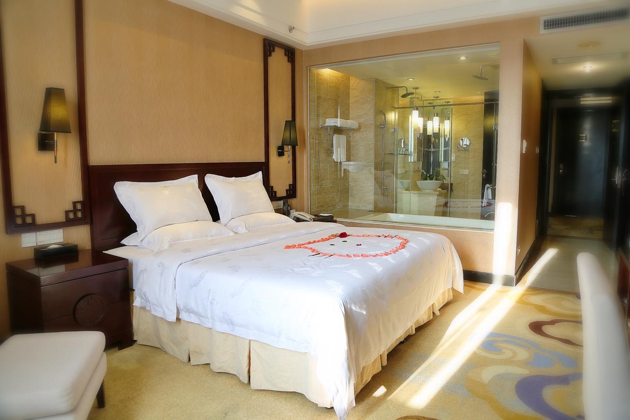 Royal Century Hotel Shenzhen Bagian luar foto